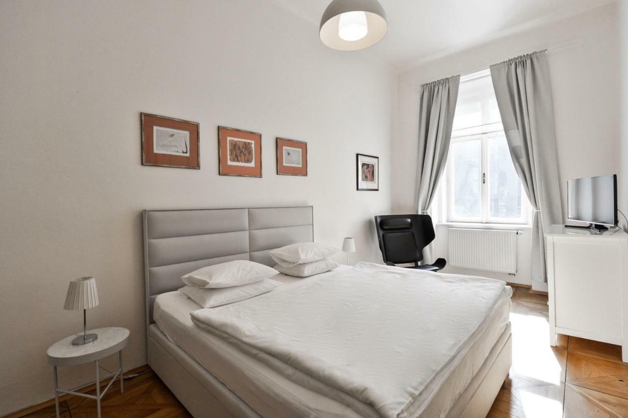 Kafka'S Head Apartment Prag Dış mekan fotoğraf