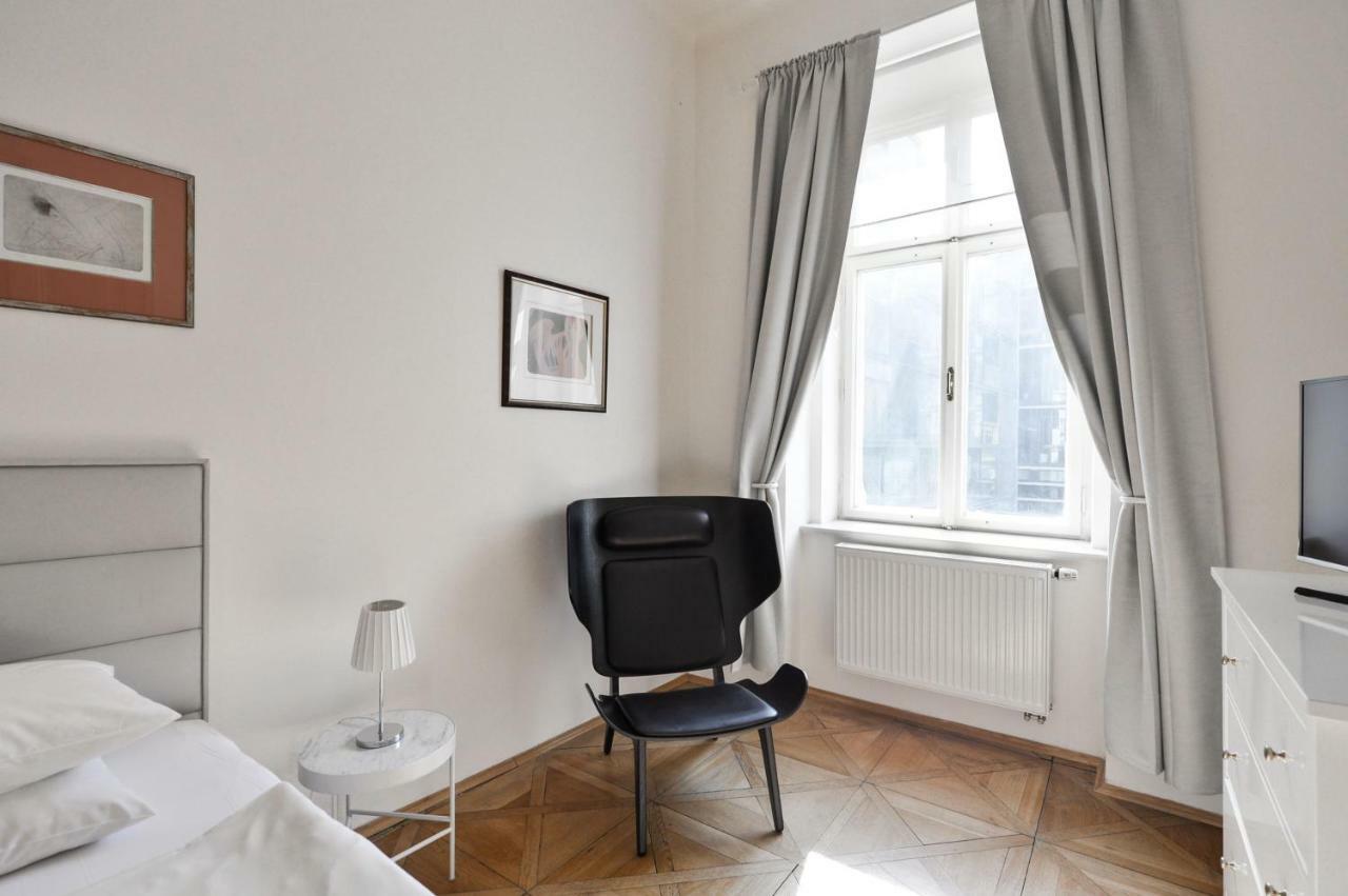Kafka'S Head Apartment Prag Dış mekan fotoğraf